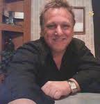 Сегодня рано утром в Такера Мендозу четыре раза выстрелили через дверь его дома в Лэплейс.