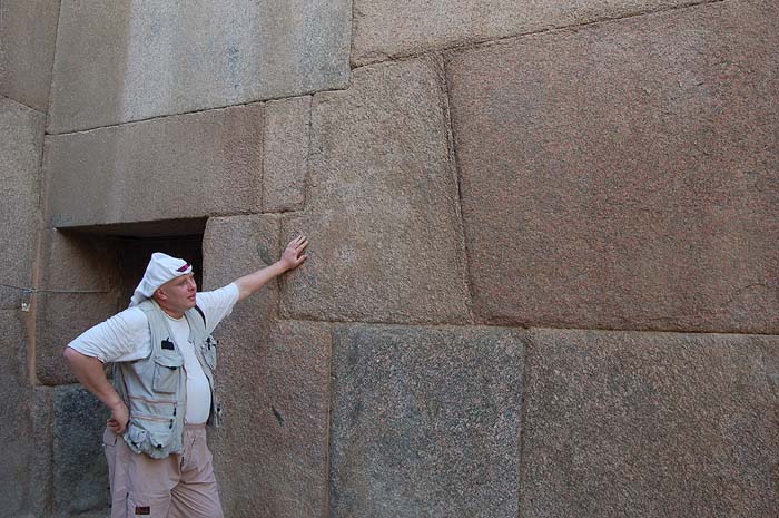 Кладка в Гранитном храме на плато Гиза (Египет)