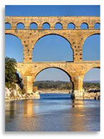 Акведук Pont du Gard в Ниме (Nimes), юг Франции