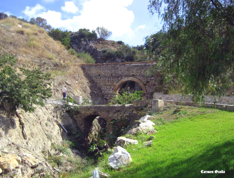 Акведук в городе Малаге (Malaga), юг Испании