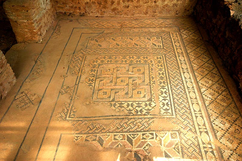 Мозаика со славяно-арийскими символами на о. Кефалония