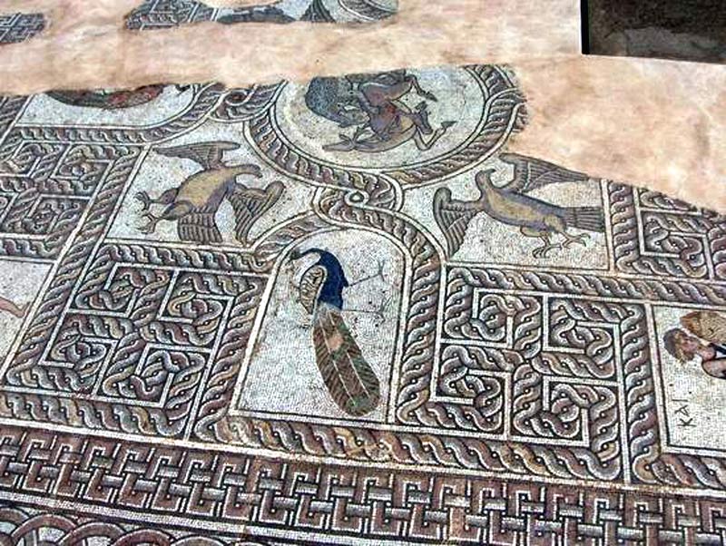 Мозаика со славяно-арийскими символами в Афинах