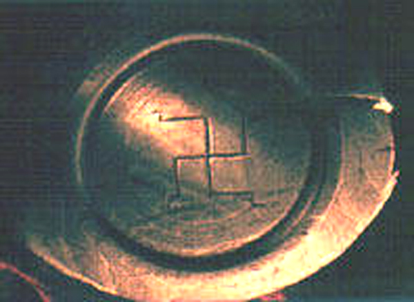 Предметы из могил белого человека в Китае. Миска