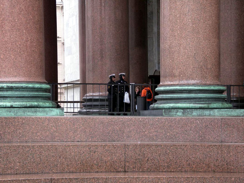 Заплаты на колоннах Исаакиевского Собора