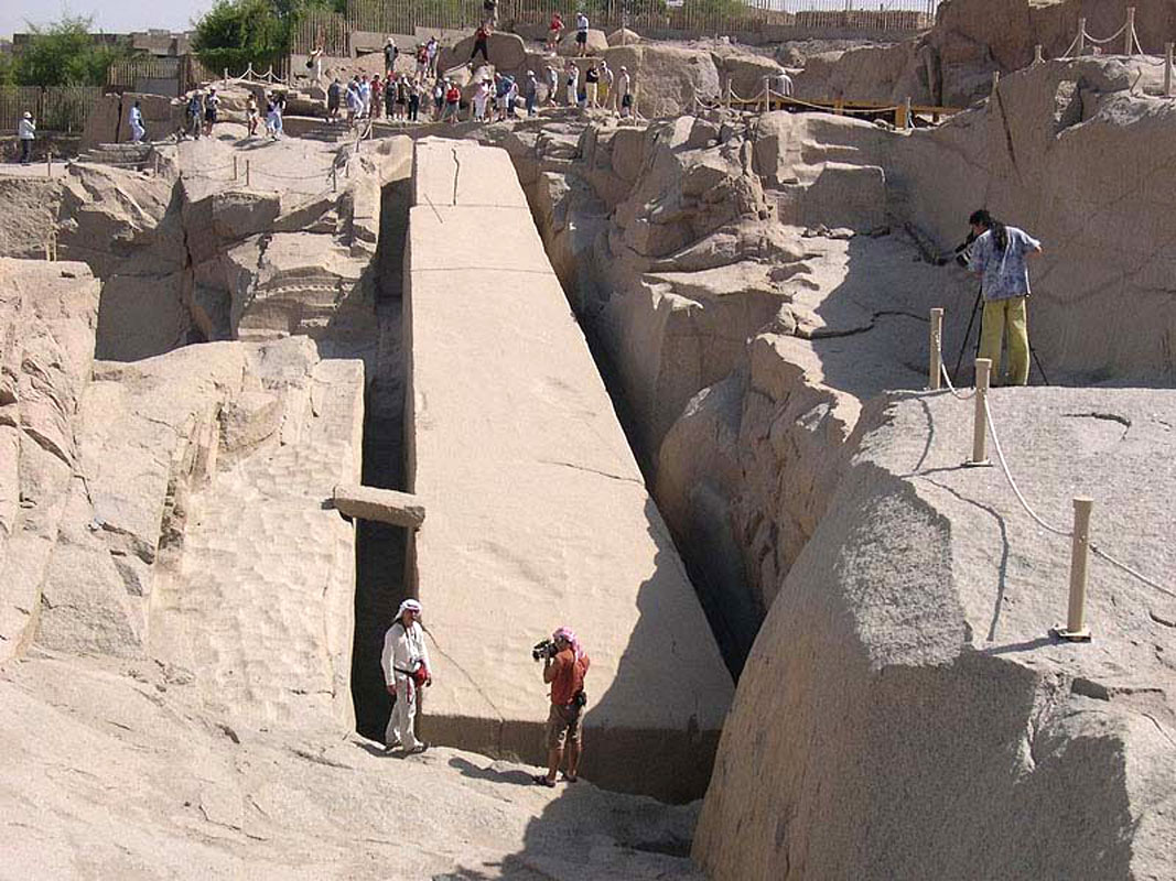 Недорубленный блок весом около 1200 тонн