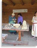 Музей Украненланд (Ukranenland) в Германии. Гончар обучает ремеслу