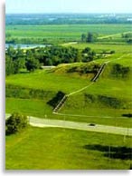 Курган Монаха (Monk’s Mound) из города Кахокия, Иллинойс