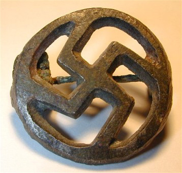 Свастика на броши, Норфолк, Великобритания, 6 в.