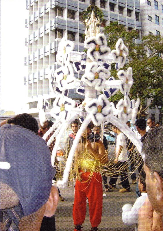 Свастика в Малайзии. Праздник Тайпусам (Thaipusam). Сингапур
