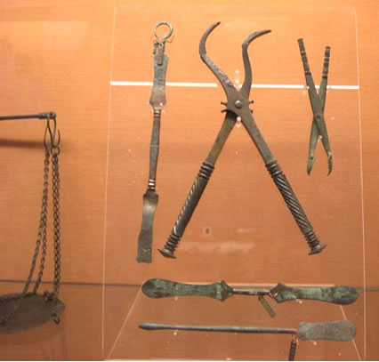 Медицинские инструменты. Помпеи. Национальный археологический музей Неаполя. Медицинские инструменты. Помпеи. Национальный археологический музей Неаполя.