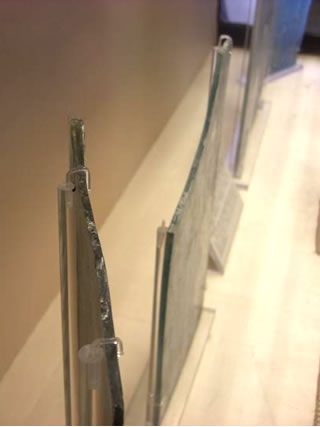 Оконное стекло из Геркуланума. Национальный археологический музей Неаполя. Оконное стекло из Геркуланума. Национальный археологический музей Неаполя.