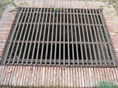 Крупный план колодца у храма Изиды. Крупный план колодца у храма Изиды.