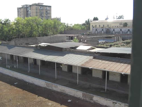 Маршрут водовода на его конечном участке. На заднем плане Фабрика Графа Сарно. Маршрут водовода на его конечном участке. На заднем плане Фабрика Графа Сарно.