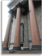Колонны Исаакиевского Собора, повреждённые во время войны
